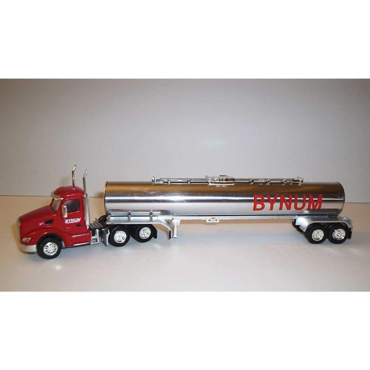 Trucks N Stuff TNS047 - Peterbilt 579 Day-Cab Tractor With Chemical Tank Trailer - Assembled - HO Scale 3 Trucks N Stuff TNS047 - Peterbilt 579 Day-Cab Tractor With Chemical Tank Trailer - Assembled - HO Scale